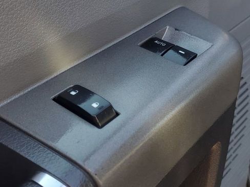 Used 2012 Ford F250 XLT w/ Advanced Security Group image 8