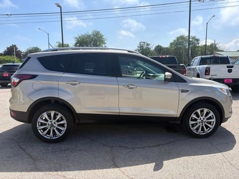 Used 2018 Ford Escape Titanium AWD/4WD image 17
