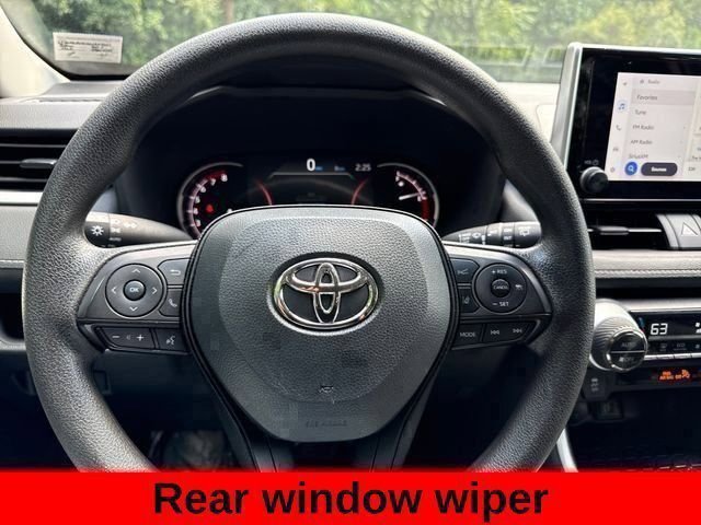 Used 2025 Toyota RAV4 XLE FWD image 82