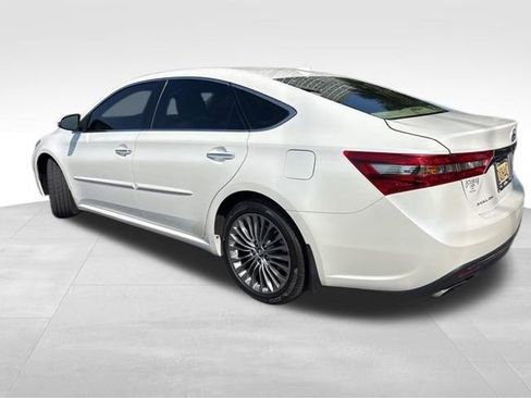 Used 2018 Toyota Avalon Limited FWD image 5