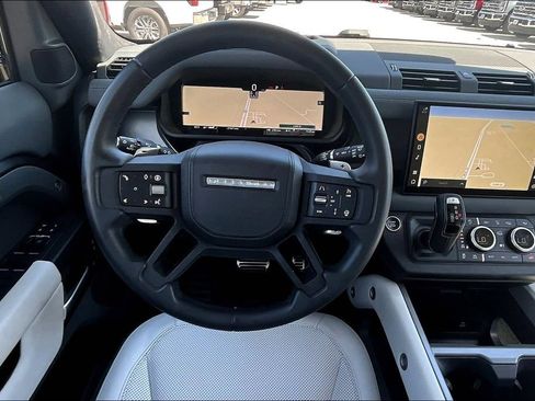 Used 2025 Land Rover Defender 130 V8 AWD/4WD image 5