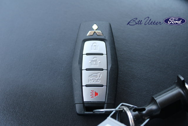 Used 2023 Mitsubishi Outlander SE FWD image 12