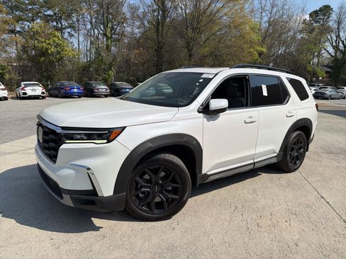 Used 2025 Honda Pilot Touring image 5