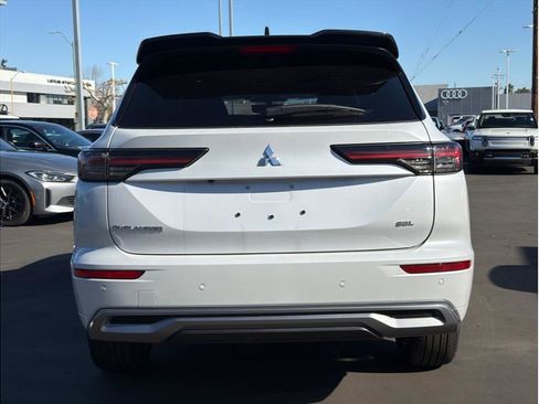 New 2026 Mitsubishi Outlander SEL Black Edition FWD image 6