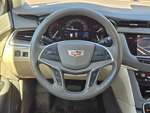 Used 2017 Cadillac XT5 Luxury w/ Driver Awareness Package AWD/4WD image 6