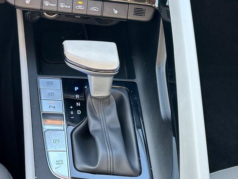 Used 2024 Hyundai Elantra Limited FWD image 21
