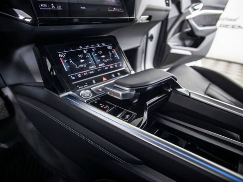 Used 2019 Audi e-tron Prestige AWD/4WD image 34