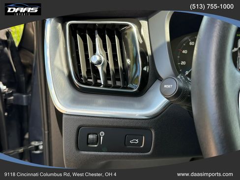 Used 2020 Volvo XC60 T5 Momentum w/ Protection Package Premier AWD/4WD image 37