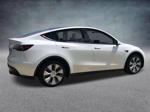 Used 2022 Tesla Model Y Long Range AWD/4WD image 12