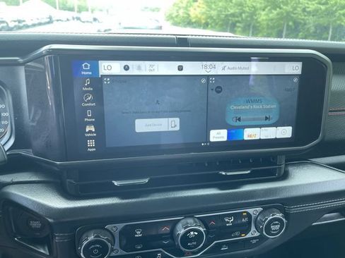 Used 2024 Jeep Wrangler Unlimited Rubicon AWD/4WD image 13