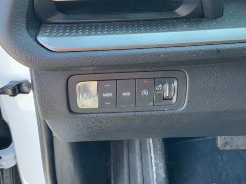 Used 2025 Chevrolet Traverse LT image 28