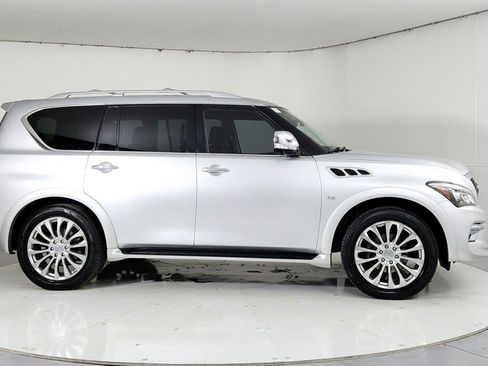 Used 2016 INFINITI QX80 4WD w/ Deluxe Technology Package image 2