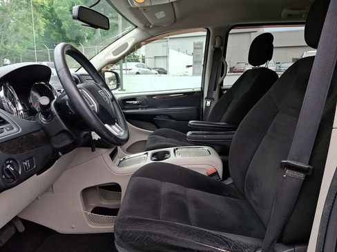 Used 2015 Dodge Grand Caravan SXT w/ UConnect Hands-Free Group FWD image 13