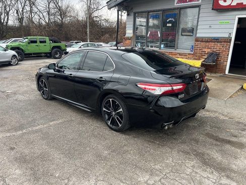 Used 2018 Toyota Camry XSE image 3