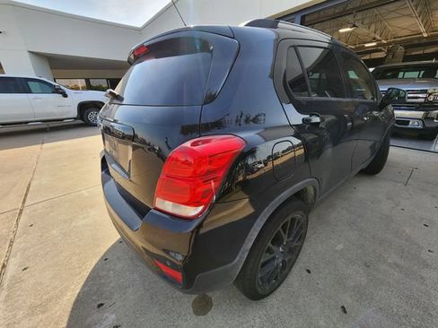 Used 2021 Chevrolet Trax LT w/ Driver Confidence Package FWD image 4