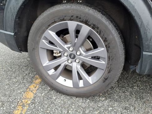 Used 2023 Ford Explorer XLT w/ Equipment Group 202A AWD/4WD image 33