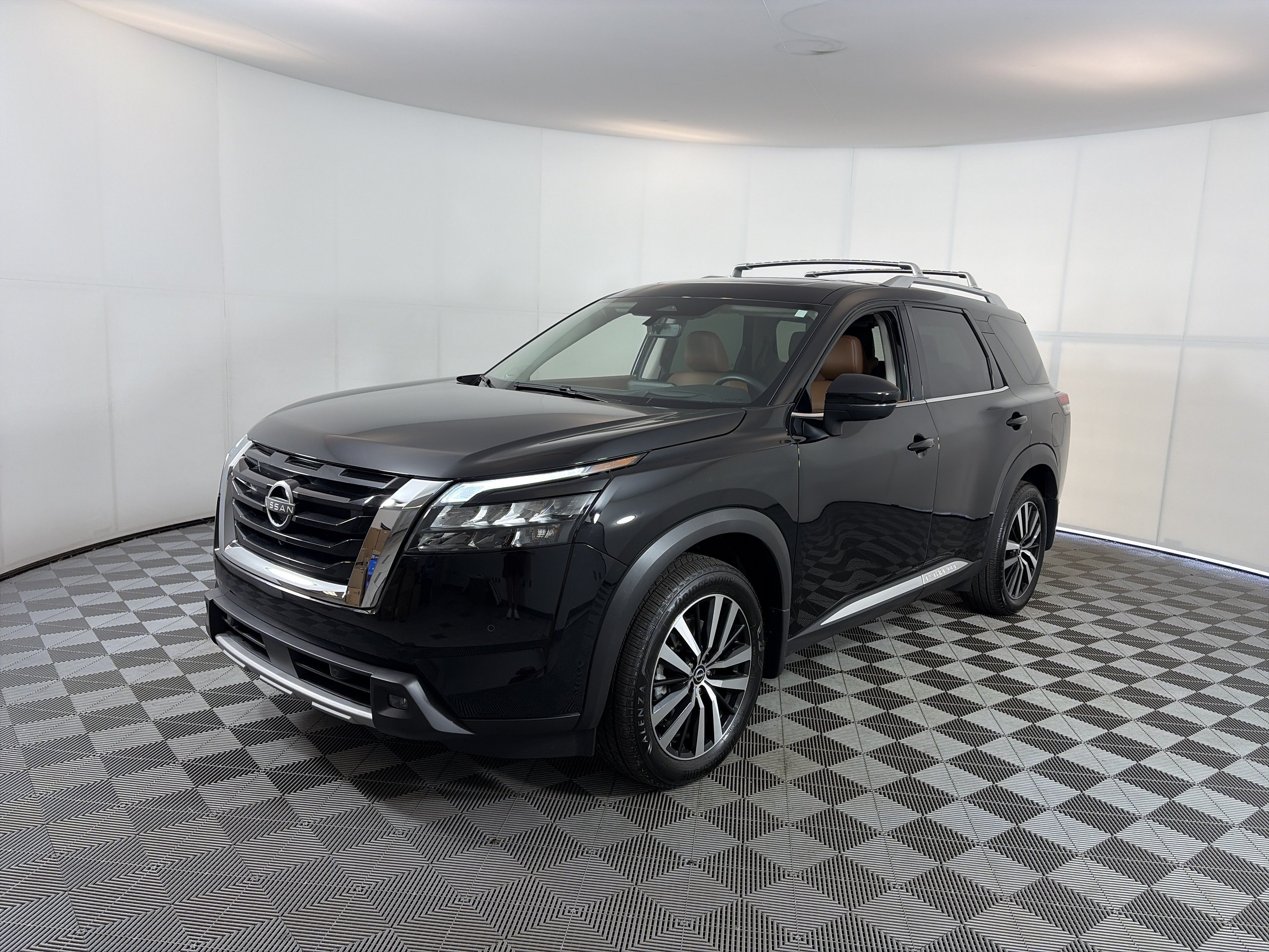 Certified 2025 Nissan Pathfinder Platinum w/ Cargo Package AWD/4WD image 2