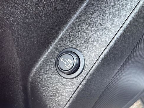 Used 2024 Chevrolet Equinox LT image 37