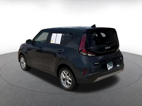 Used 2025 Kia Soul LX w/ LX Technology Package FWD image 11