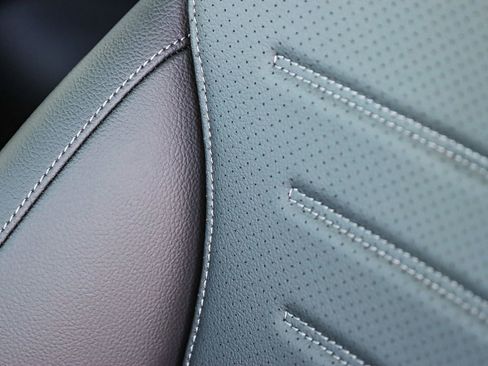 Used 2024 Mercedes-Benz GLC 300 4MATIC image 23