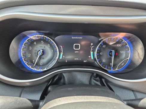 Used 2023 Chrysler Pacifica Touring-L FWD image 21