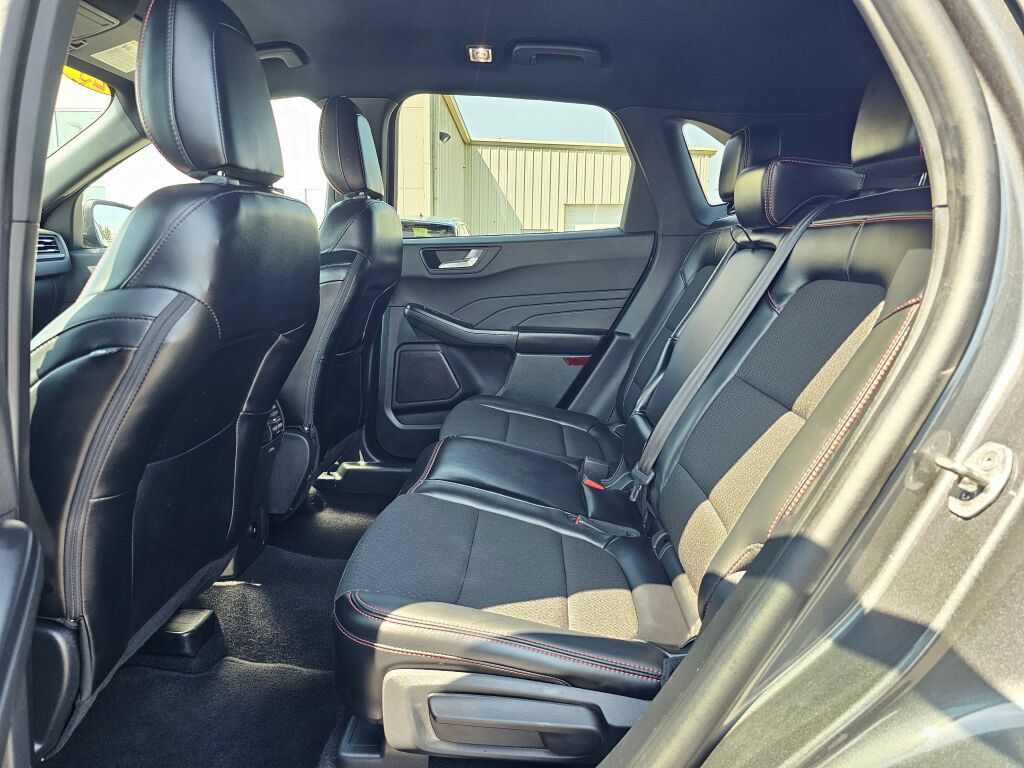 Used 2025 Ford Escape ST-Line Select AWD/4WD image 14