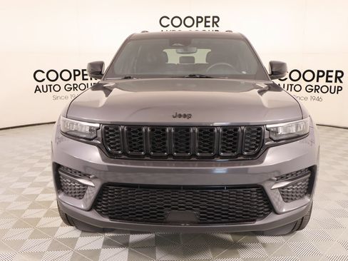 Used 2023 Jeep Grand Cherokee Altitude AWD/4WD image 9