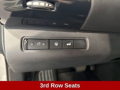 Used 2025 Nissan Pathfinder SV AWD/4WD image 9