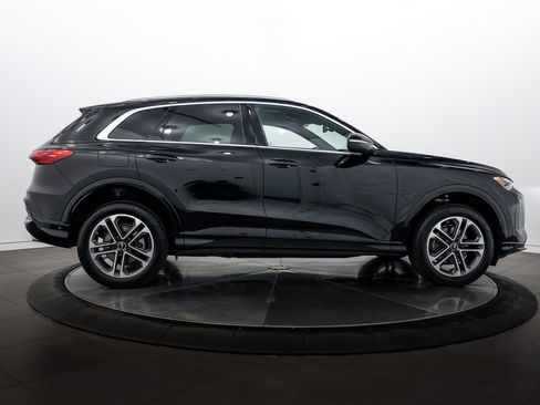 Used 2025 Audi Q5 Premium w/ Convenience Package AWD/4WD image 3
