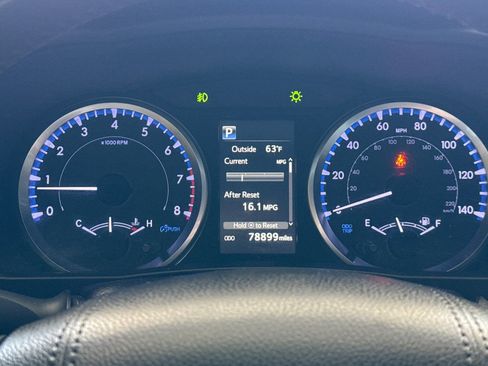 Used 2019 Toyota Highlander Plus FWD image 25