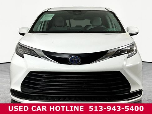 Used 2022 Toyota Sienna LE FWD image 2