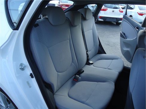 Used 2013 Hyundai Accent SE FWD image 14