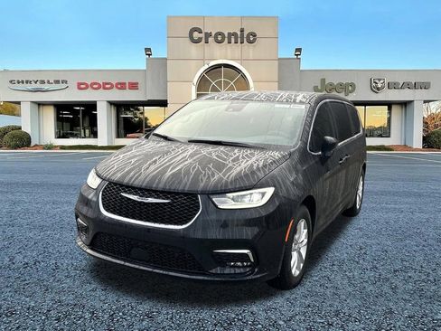 New 2026 Chrysler Pacifica Select FWD image 6