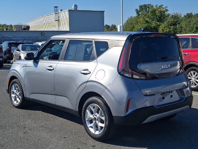 Used 2025 Kia Soul LX w/ LX Technology Package FWD image 6