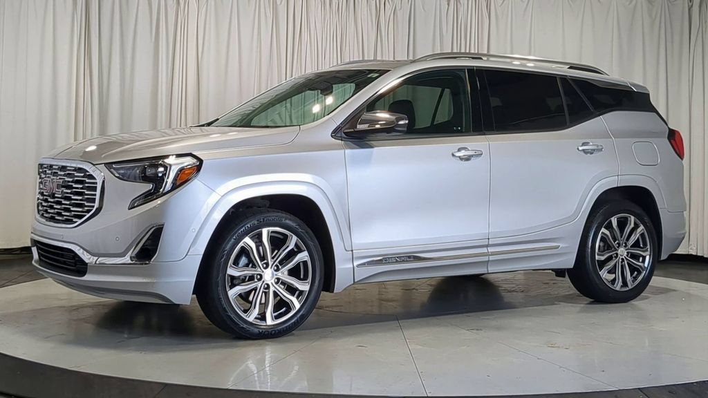 Used 2020 GMC Terrain Denali w/ Denali Premium Package AWD/4WD image 5