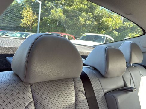 Certified 2024 Hyundai Elantra Limited FWD image 16