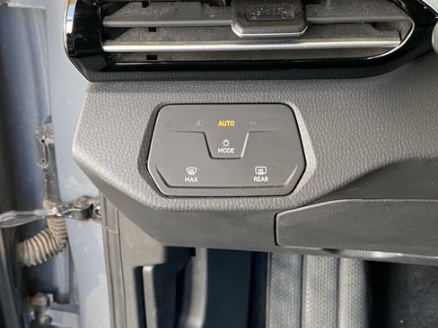 Used 2023 Volkswagen ID.4 Pro RWD image 21