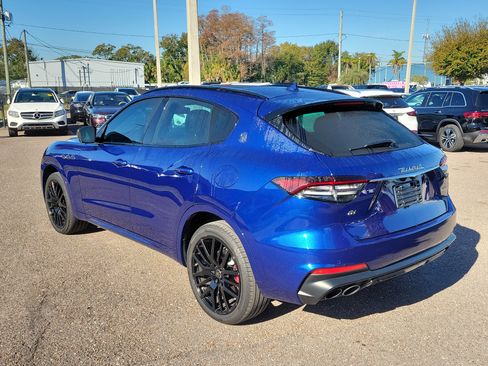 Used 2021 Maserati Levante Base image 4