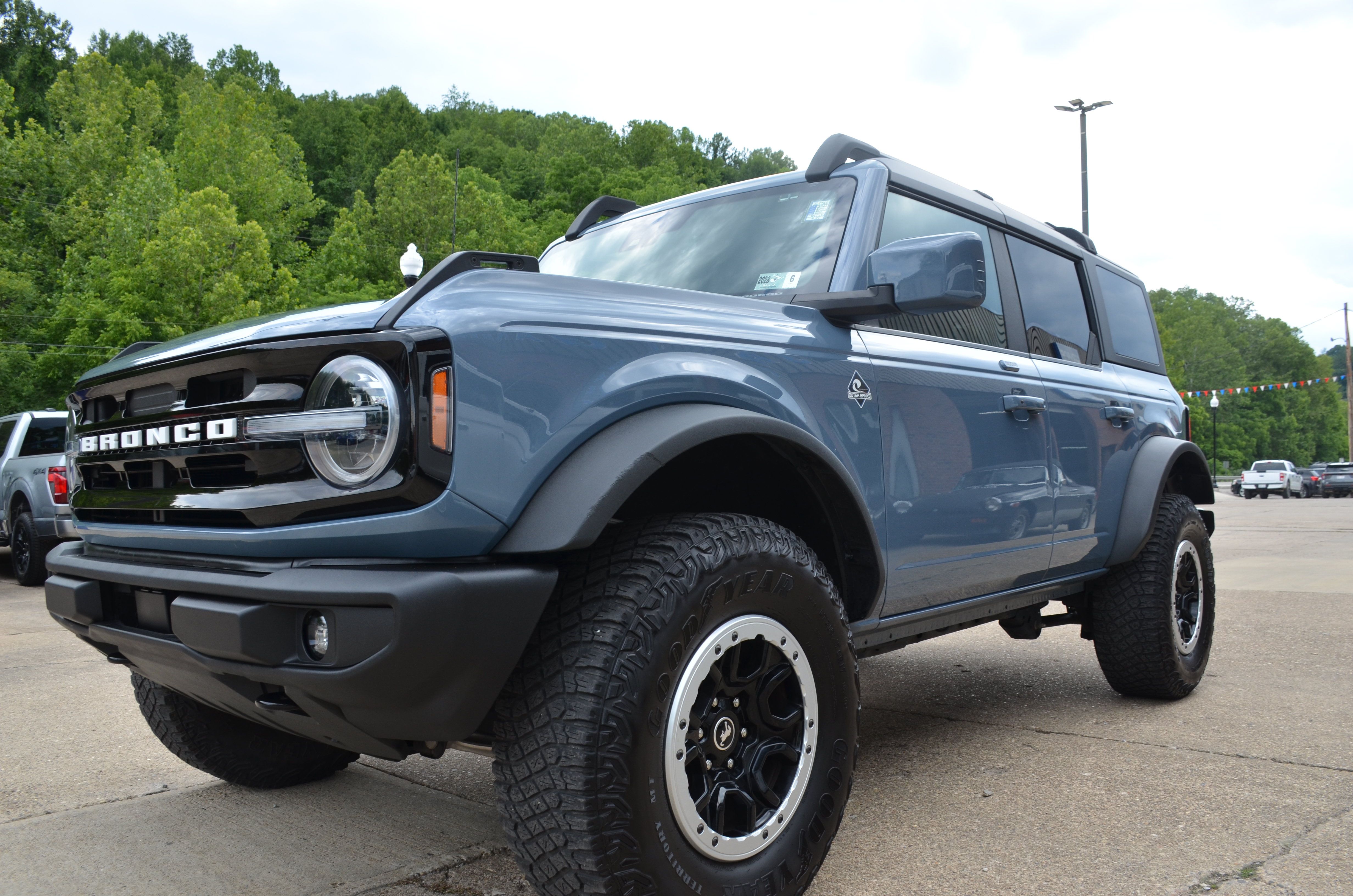Used 2023 Ford Bronco Outer Banks w/ Sasquatch Package AWD/4WD image 3