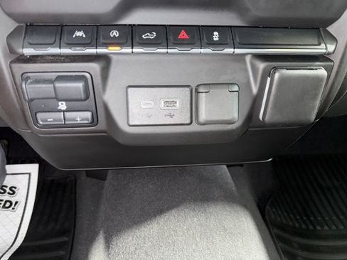 Used 2024 Chevrolet Silverado 1500 Custom AWD/4WD image 31