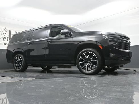 Used 2022 Chevrolet Suburban RST w/ Luxury Package AWD/4WD image 2