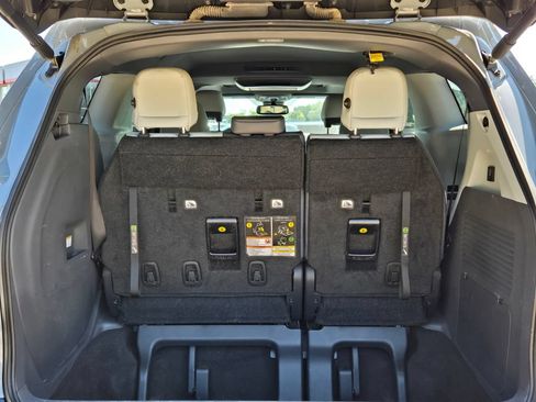 Used 2023 Toyota Sienna XSE w/ XSE Plus Package AWD/4WD image 11