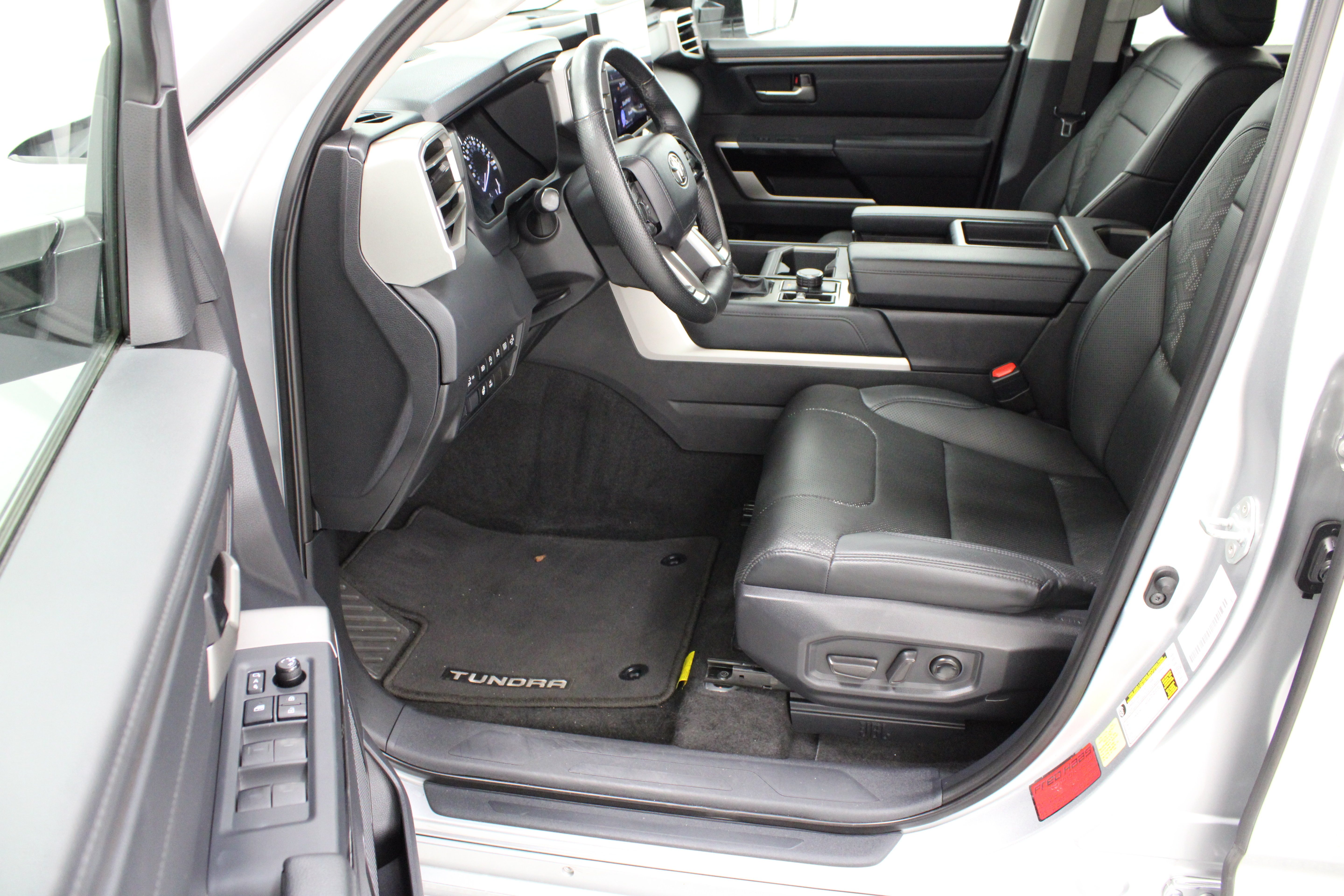 Used 2022 Toyota Tundra Limited AWD/4WD image 15
