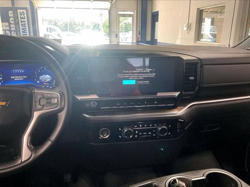Used 2023 Chevrolet Silverado 1500 LT AWD/4WD image 18