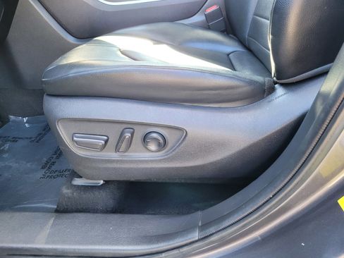 Used 2021 Toyota Highlander XLE image 17