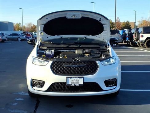 New 2026 Chrysler Pacifica Select w/ S Appearance Package image 20