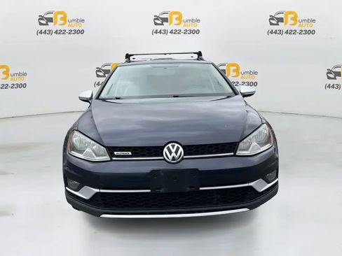 Used 2017 Volkswagen Golf Alltrack S image 2