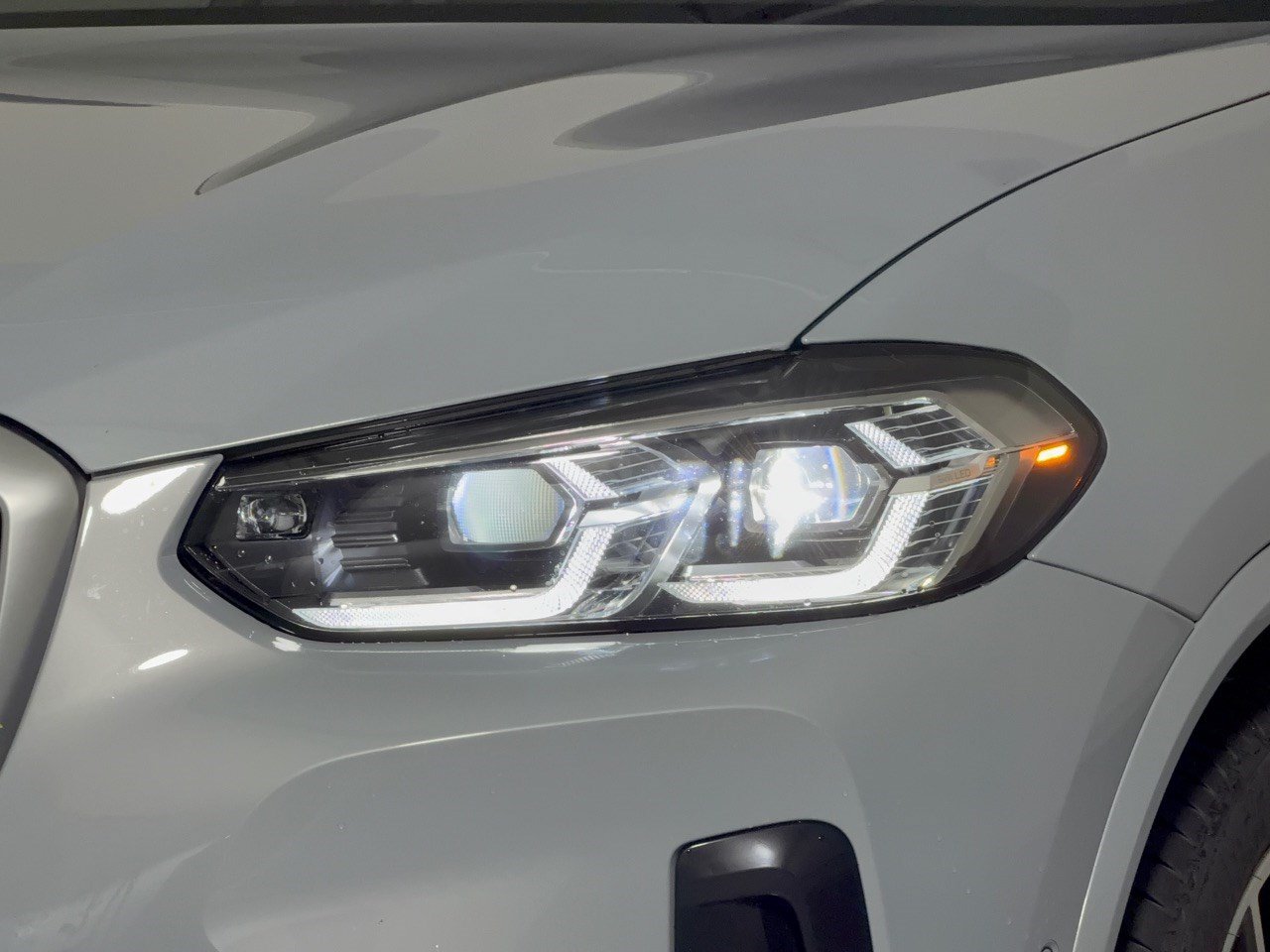 Certified 2025 BMW X4 xDrive30i w/ M Sport Package AWD/4WD image 12