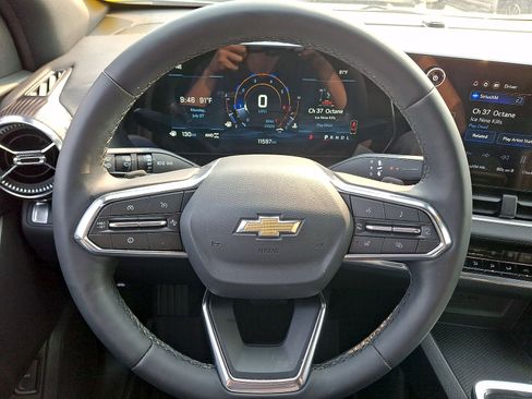 Used 2026 Chevrolet Equinox LT w/ Convenience Package II AWD/4WD image 16