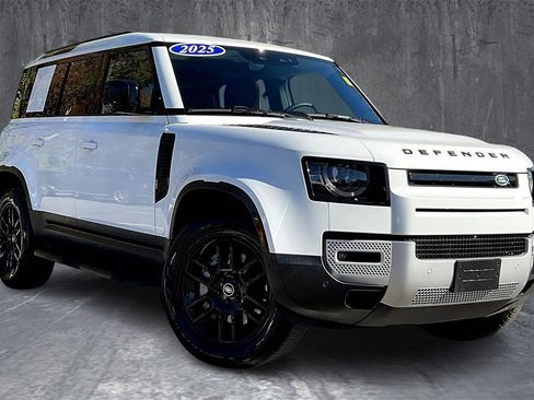 Used 2025 Land Rover Defender 110 S image 3